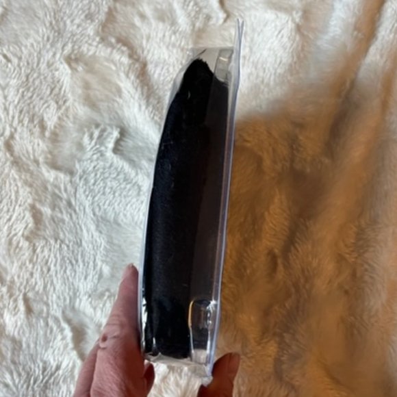 Tracker Ultra Soft Inflatable Black Travel Pillow NIP - Picture 3 of 6